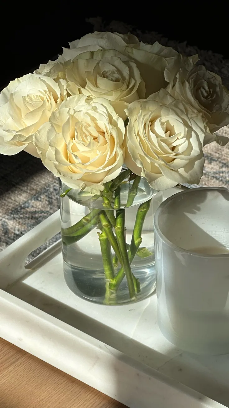 clean girl,coastal granddaughter,flowers,roses,marble tray,coffee table,fresh flowers